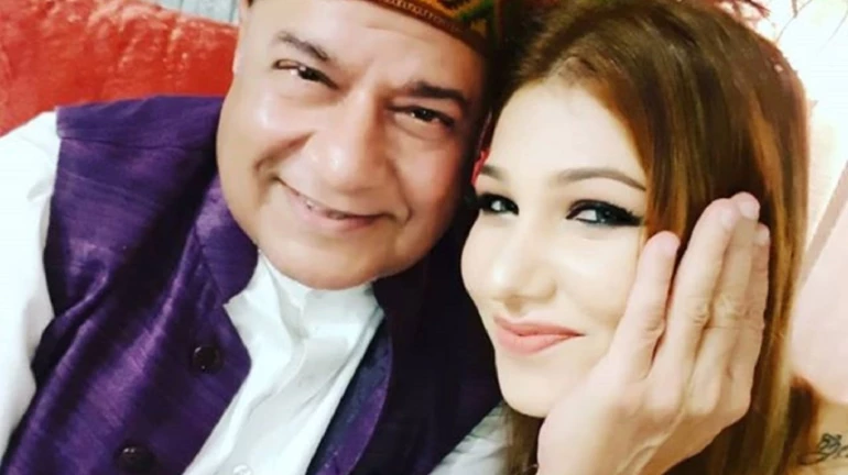 अनूप जलोटा खुद से 37 साल छोटी जसलीन को कर रहे हैं डेट अनूप जलोटा खुद से 37 साल छोटी जसलीन को कर रहे हैं डेट