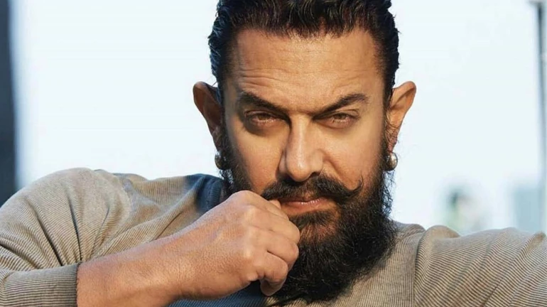 ‘ठग्स ऑफ हिन्दोस्तान’ का पहला लुक आया सामने, रिलीज डेट में हुआ बदलाव ‘ठग्स ऑफ हिन्दोस्तान’ का पहला लुक आया सामने, रिलीज डेट में हुआ बदलाव