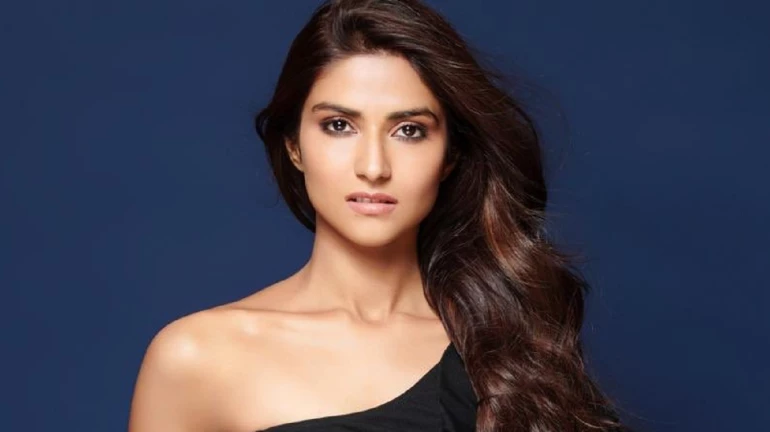 मोहनीश की बेटी प्रनूतन को सलमान खान ने किया लॉन्च मोहनीश की बेटी प्रनूतन को सलमान खान ने किया लॉन्च