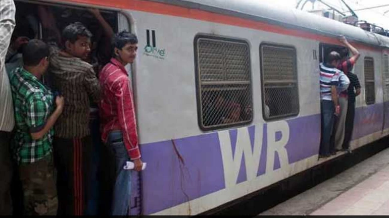 पश्चिम रेलवे ने बिना टिकट यात्रियों से 19.35 करोड़ रुपये का जुर्माना वसूला