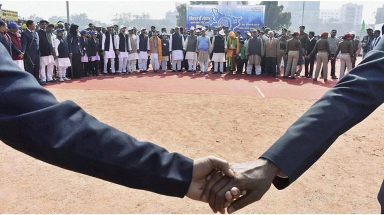 Residents to form a 3-km long human chain in protest of the Metro-2B project Residents to form a 3-km long human chain in protest of the Metro-2B project
