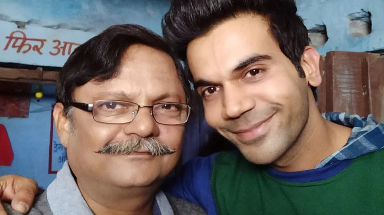 राजकुमार के बाद अब कार्तिक आर्यन के पिता बने अतुल श्रीवास्तव राजकुमार के बाद अब कार्तिक आर्यन के पिता बने अतुल श्रीवास्तव