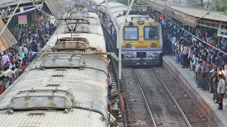 मध्य रेलवे ने दिया बाप्पा के भक्तों को तोहफा, आधी रात को कल्याण के लिए छूटेगी ट्रेन