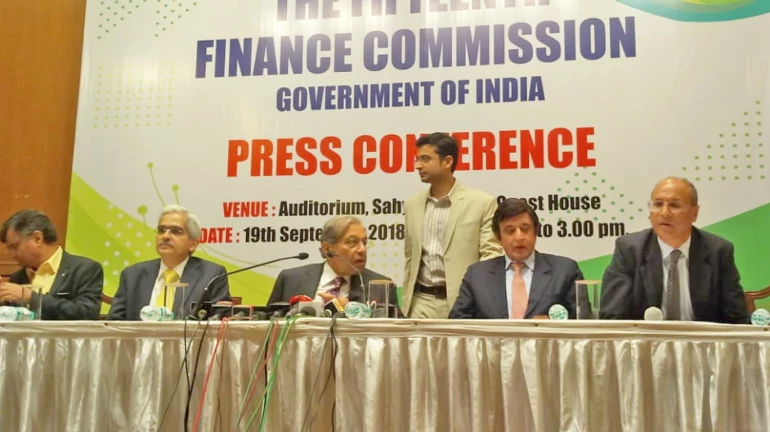 मुंबई की समस्या बाहरी लोग- वित्त आयोग मुंबई की समस्या बाहरी लोग- वित्त आयोग