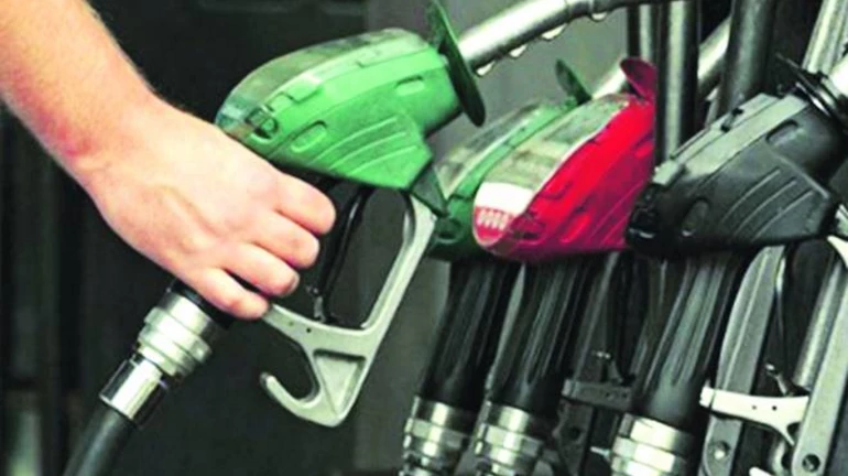 स्वस्त पेट्रोलसाठी दारू महागणार?