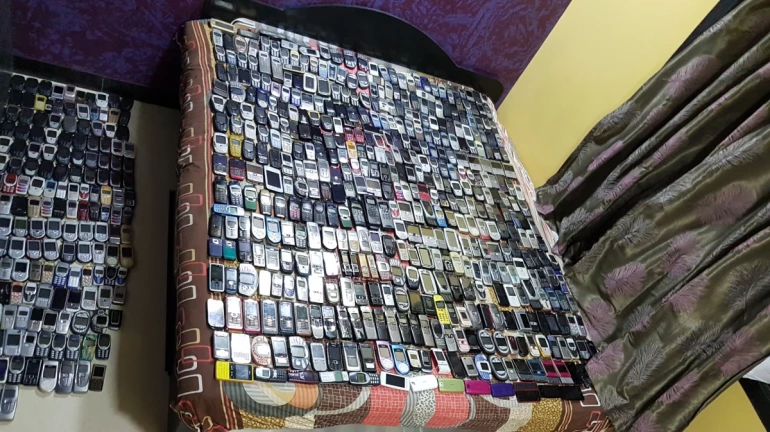 EXCLUSIVE : १२०० फोन्सचा मालक, 'नोकिया मॅन' आहे याची ओळख! EXCLUSIVE : १२०० फोन्सचा मालक, 'नोकिया मॅन' आहे याची ओळख!