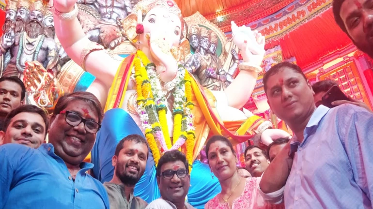 गणराजाच्या दरबारी पोहोचला ‘नशीबवान’ गणराजाच्या दरबारी पोहोचला ‘नशीबवान’