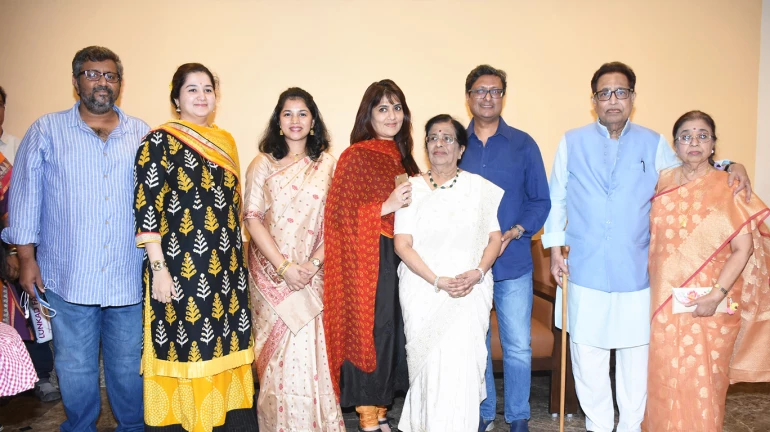 लतादीदींवरील मीनाताई मंगेशकर लिखित ‘मोठी तिची सावली’ लवकरच लतादीदींवरील मीनाताई मंगेशकर लिखित ‘मोठी तिची सावली’ लवकरच