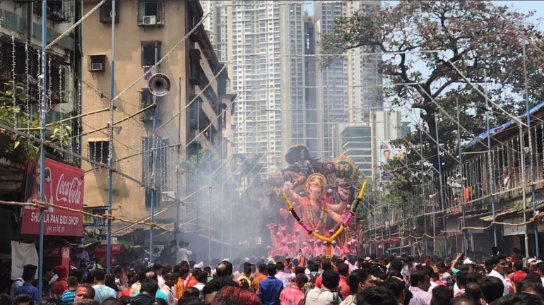 चिंचपोकळीच्या चिंतामणी धावला कोरोनाग्रस्तांच्या मदतीसाठी चिंचपोकळीच्या चिंतामणी धावला कोरोनाग्रस्तांच्या मदतीसाठी