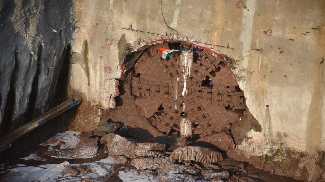 First Metro-3 Tunnel Boring Machine reaches its destination