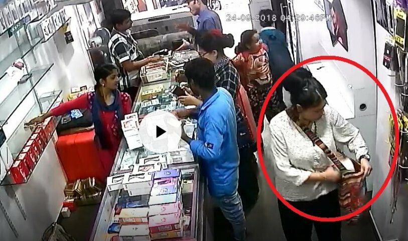 परदेशी महिलांनी दुकानातून मोबाइल चोरला; मुलुंडमधील घटना