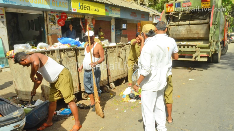 के-पश्चिमचा कचरा कंत्राट मंजूर, पण वांद्रे ते सांताक्रुझचा प्रस्ताव ठेवला राखून के-पश्चिमचा कचरा कंत्राट मंजूर, पण वांद्रे ते सांताक्रुझचा प्रस्ताव ठेवला राखून