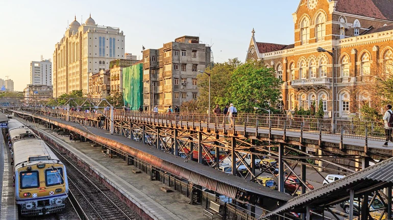 दुरुस्तीसाठी चर्नीरोड स्थानकातील पादचारी पूल ६० दिवस बंद दुरुस्तीसाठी चर्नीरोड स्थानकातील पादचारी पूल ६० दिवस बंद