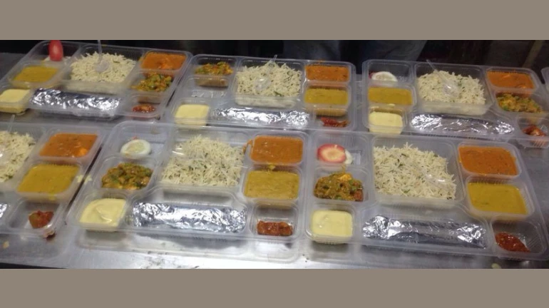 भारतीय रेलवे में नॉनवेज खाना हो बंद, दायर हुई याचिका