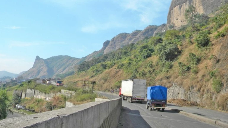ठाणे-मुंब्रा बायपास रोड वाहतुकीसाठी खुला, पण दुरुस्तीचं काम अपूर्णच ठाणे-मुंब्रा बायपास रोड वाहतुकीसाठी खुला, पण दुरुस्तीचं काम अपूर्णच