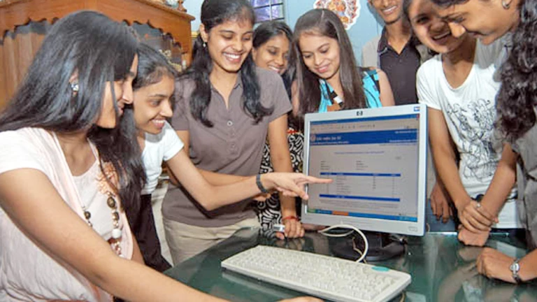 Thane HSC result: Girls outshine boys with 92.08 percent result