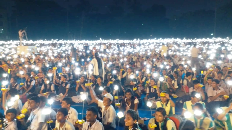 सौर दिव्याच्या लखलखाटात आयआयटी उजळली, गिनीज बुकातही नोंद सौर दिव्याच्या लखलखाटात आयआयटी उजळली, गिनीज बुकातही नोंद