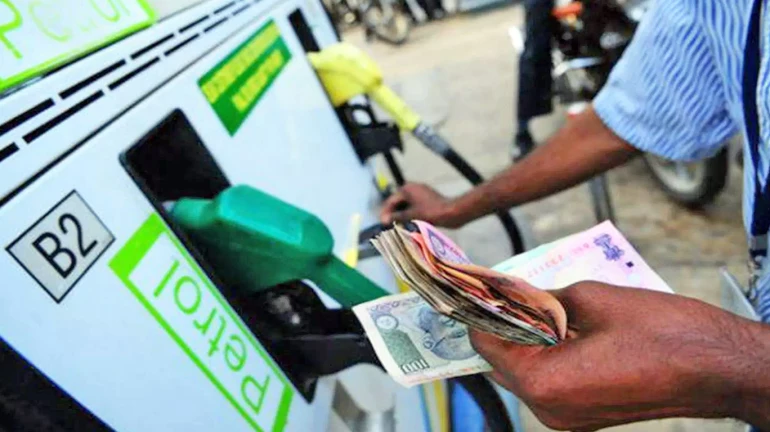 Union Minister Arun Jaitley announces ₹2.5 cut in fuel prices; Maharashtra government follows