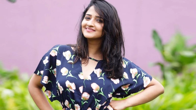 आदिती द्रविड म्हणतेय ‘यू अँड मी' आदिती द्रविड म्हणतेय ‘यू अँड मी'