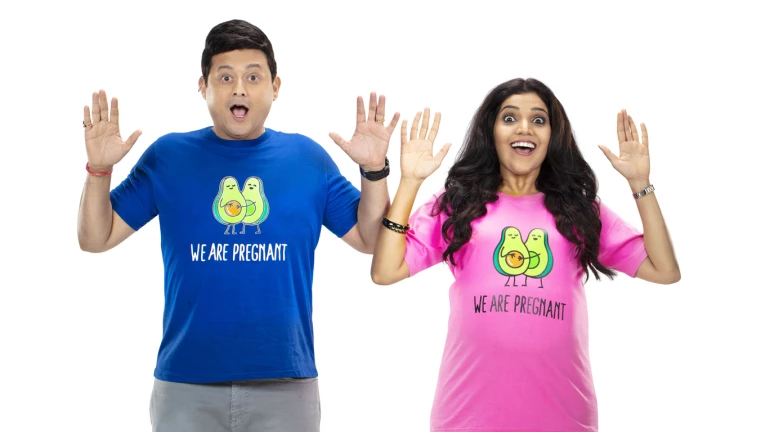 ‘वी आर प्रेग्नंट’ म्हणत परतली सुपरहिट जोडी! ‘वी आर प्रेग्नंट’ म्हणत परतली सुपरहिट जोडी!