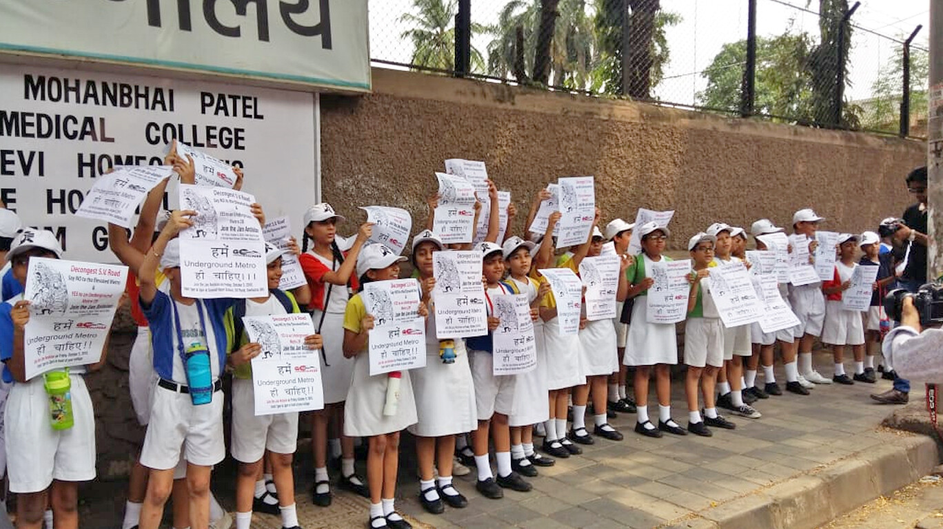 मेट्रो २ बी विरोधात रहिवासी रस्त्यावर! मानवी साखळीद्वारे नोंदवला निषेध