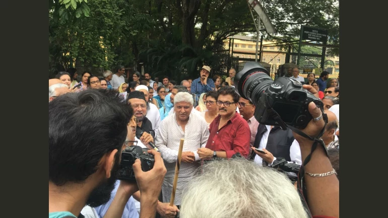 मेट्रो-2B के खिलाफ सड़कों पर उतरी रवीना टंडन और जावेद अख्तर मेट्रो-2B के खिलाफ सड़कों पर उतरी रवीना टंडन और जावेद अख्तर