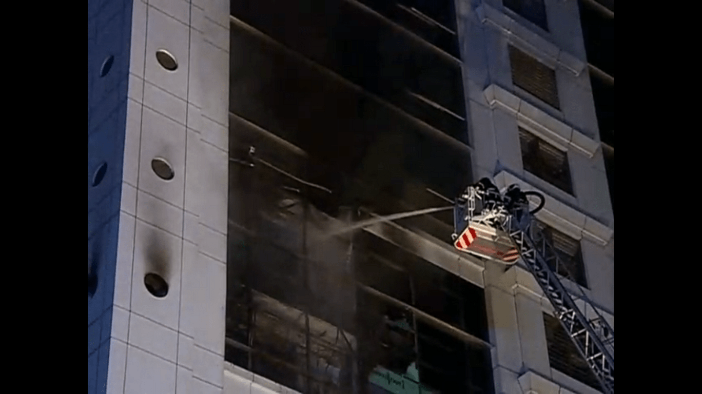 अंधेरी में एक व्यावसायिक इमारत में लगी आग,किसी के हताहत होने की खबर नहीं