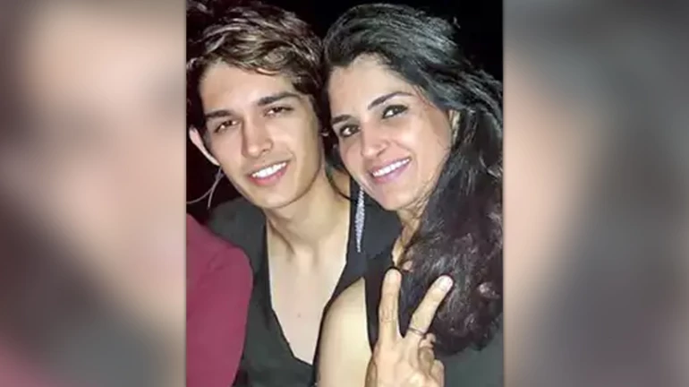 फॅशन डिझायनर आईची हत्या करणाऱ्या मॉडेल मुलाला पोलिस कोठडी फॅशन डिझायनर आईची हत्या करणाऱ्या मॉडेल मुलाला पोलिस कोठडी