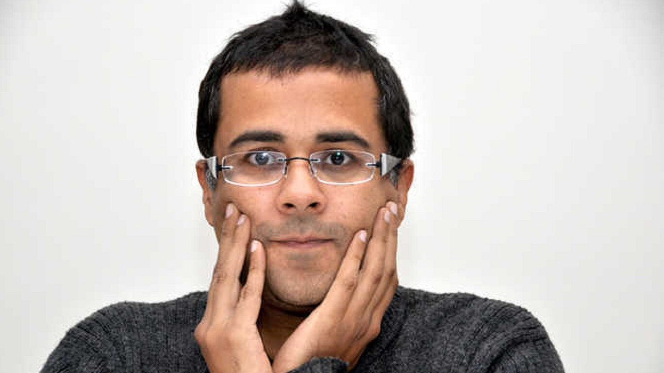 चेतन भगत का एक महिला के साथ बातचीत का स्क्रीनशॉट हुआ वायरल, मांगनी पड़ी माफी