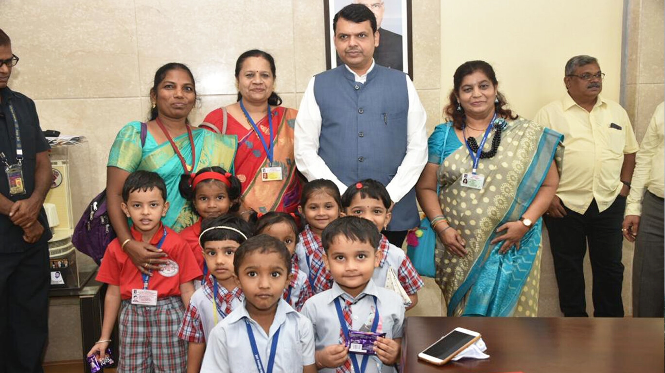 मुख्यमंत्री दालन मुलांच्या किलबिलाटाने गजबजलं