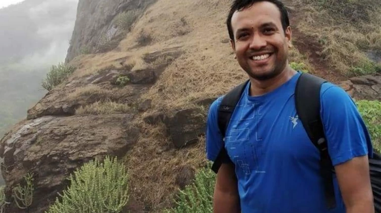 धावती लोकल पकडताना प्रवाशाचा मृत्यू धावती लोकल पकडताना प्रवाशाचा मृत्यू