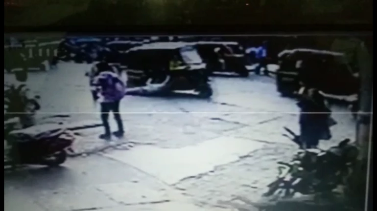 महिला कांस्टेबल पर ड्राइवर ने की ऑटो चढ़ाने की कोशिश महिला कांस्टेबल पर ड्राइवर ने की ऑटो चढ़ाने की कोशिश