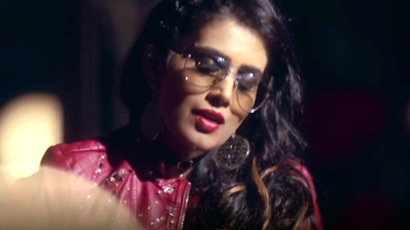 ‘वय विचारू नका’ म्हणत सोनाली बनली ‘माधुरी’