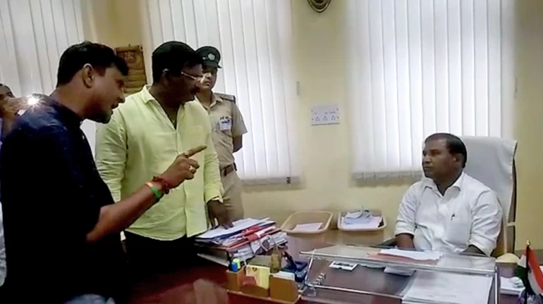 'अपने खिलाफ पीसी करने के लिए एमएनएस को रोक रही है शिवसेना' 'अपने खिलाफ पीसी करने के लिए एमएनएस को रोक रही है शिवसेना'