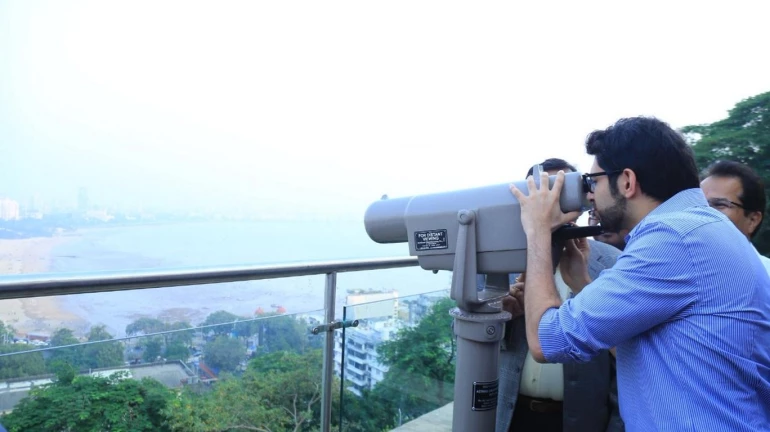 285 फीट ऊंची स्थित गैलरी से देखे मुंबई का नजारा 285 फीट ऊंची स्थित गैलरी से देखे मुंबई का नजारा