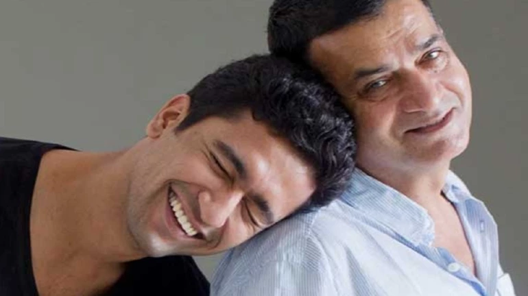 महिला असिस्टेंट डायरेक्टर का आरोप, शराब पीने के लिए किया मना तो विकी कौशल के पिता दिखाने लगे पॉर्न महिला असिस्टेंट डायरेक्टर का आरोप, शराब पीने के लिए किया मना तो विकी कौशल के पिता दिखाने लगे पॉर्न