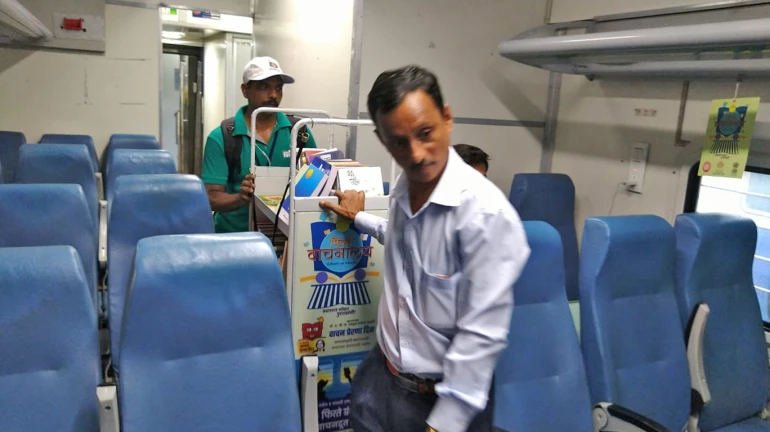 डेक्कन क्वीन, पंचवटी एक्स्प्रेसमध्ये 'फिरतं ग्रंथालय' सुरू डेक्कन क्वीन, पंचवटी एक्स्प्रेसमध्ये 'फिरतं ग्रंथालय' सुरू