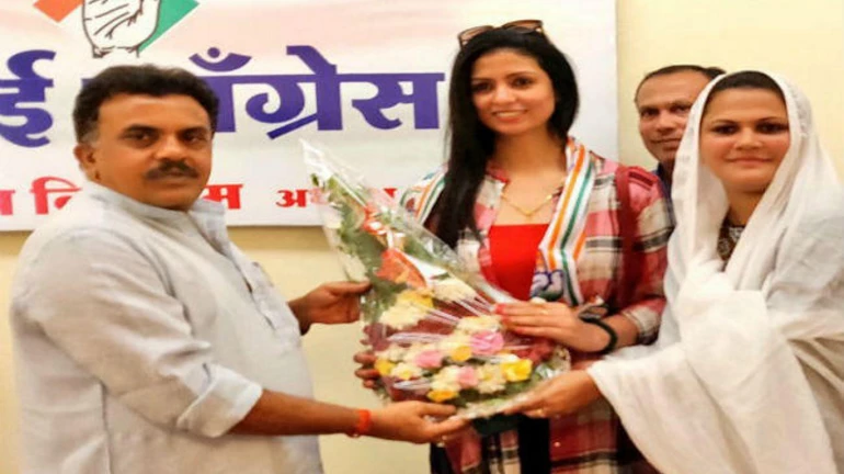 मोहम्मद शमीच्या पत्नीचा काँग्रेसमध्ये प्रवेश मोहम्मद शमीच्या पत्नीचा काँग्रेसमध्ये प्रवेश