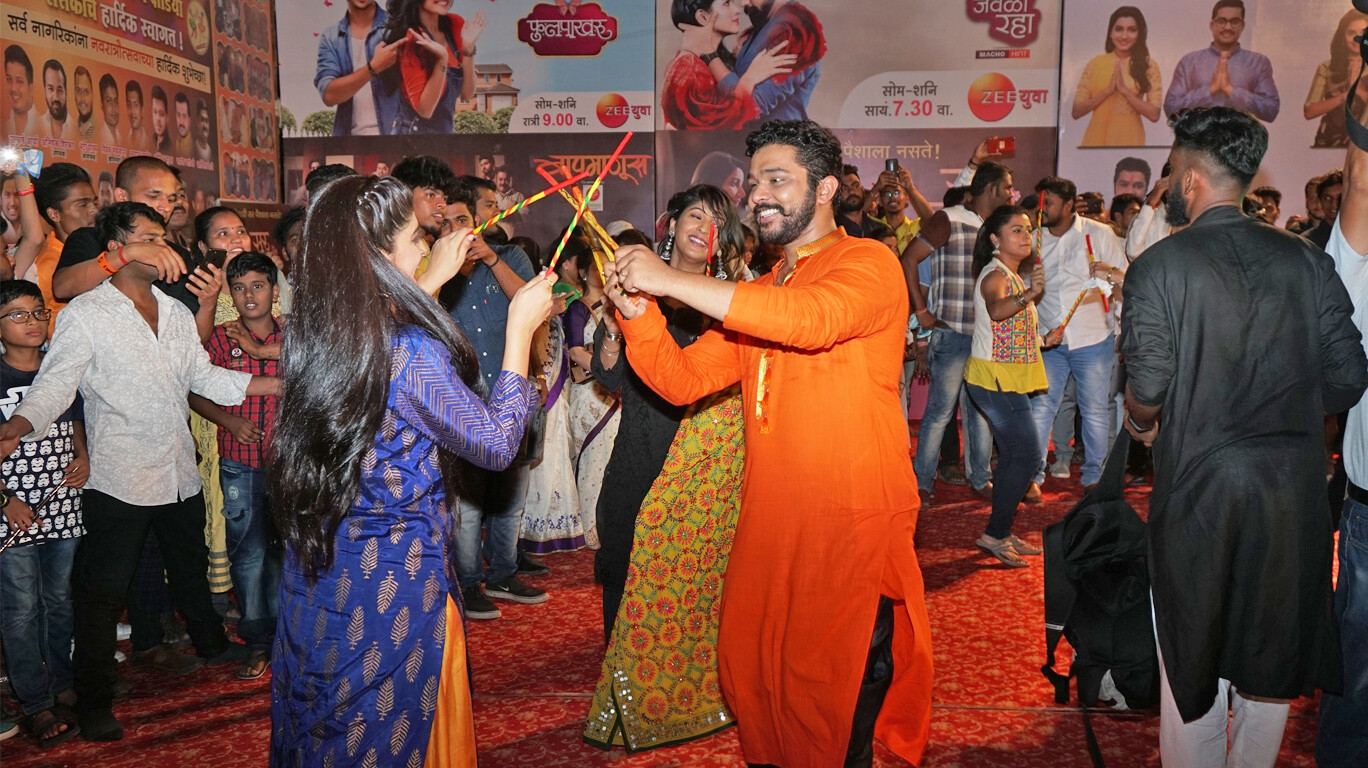 दांडीयामध्ये रमले छोट्या पडद्यावरील कलाकार