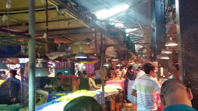 दादरचं फूल मार्केट गजबजलं दादरचं फूल मार्केट गजबजलं