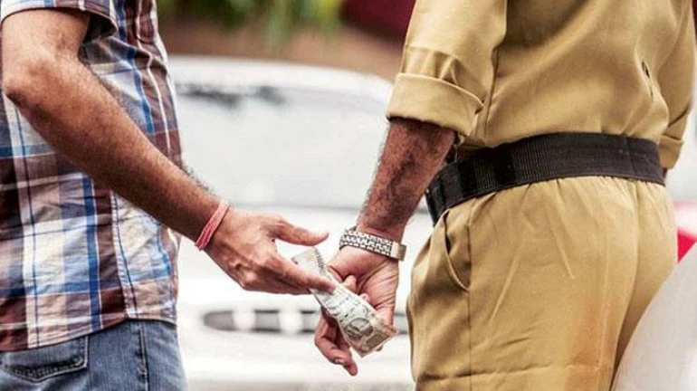 DCP catches police constable while receiving a bribe