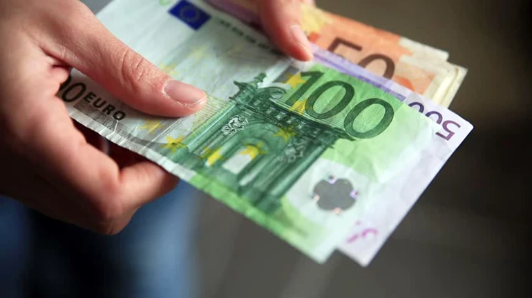 बनावट परदेशी नोटा देऊन फसवणूक करणाऱ्या टोळीचा पर्दाफाश बनावट परदेशी नोटा देऊन फसवणूक करणाऱ्या टोळीचा पर्दाफाश