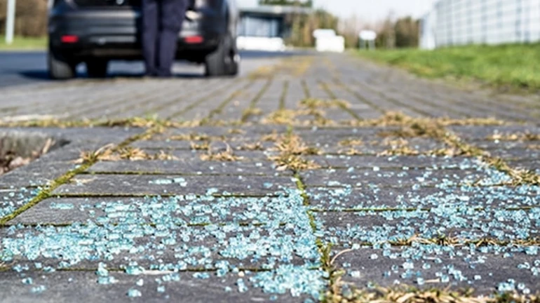 दारु के नशे में चला रहा था गाड़ी, एक की मौत , दो घायल। दारु के नशे में चला रहा था गाड़ी, एक की मौत , दो घायल।