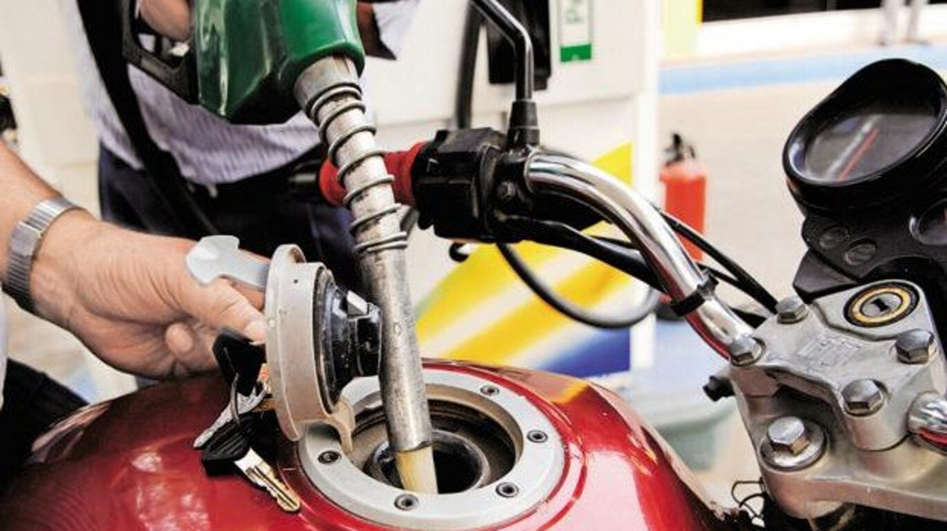 लगातार सातवें दिन गिरे पेट्रोल के दाम