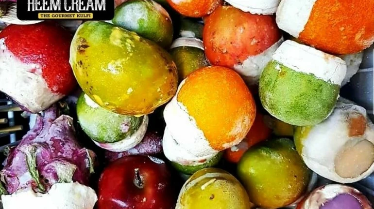 फ्रुट स्टफ कुल्फीची चव लय भारी फ्रुट स्टफ कुल्फीची चव लय भारी