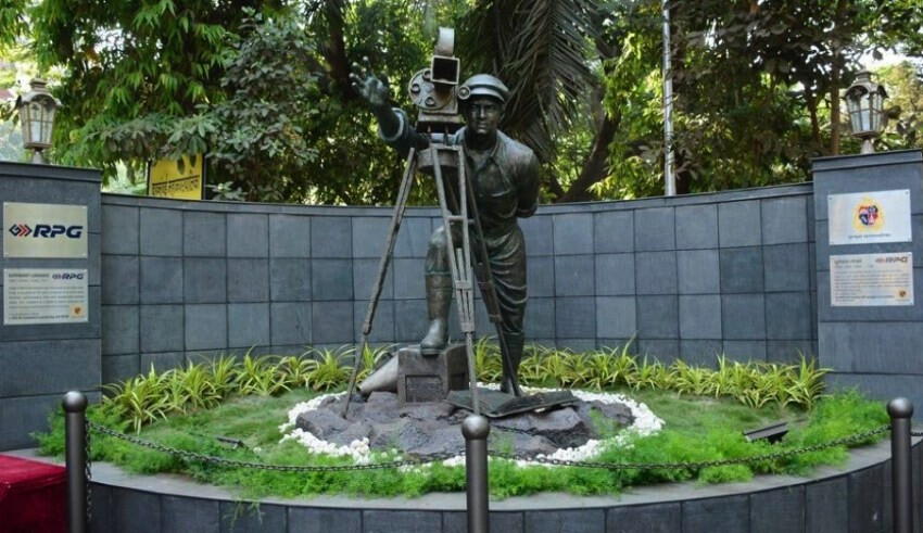 Residents Stand Guard Over Bandra’s Mehboob Studio Circle Greenery