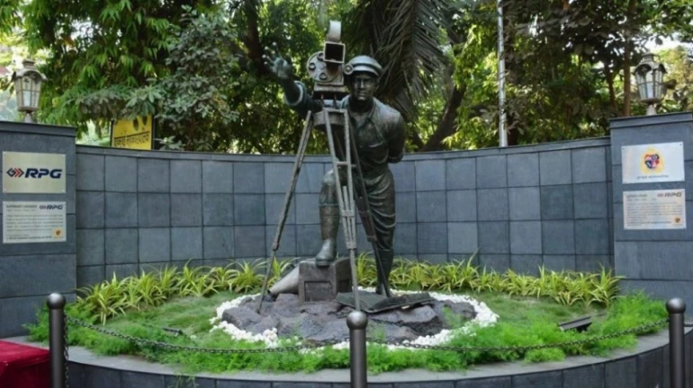 Residents Stand Guard Over Bandra’s Mehboob Studio Circle Greenery Residents Stand Guard Over Bandra’s Mehboob Studio Circle Greenery