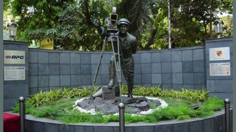 Farhan Akhtar's tweet impelled BMC to take action; Mehboob Studio junction to get repaved by November Farhan Akhtar's tweet impelled BMC to take action; Mehboob Studio junction to get repaved by November