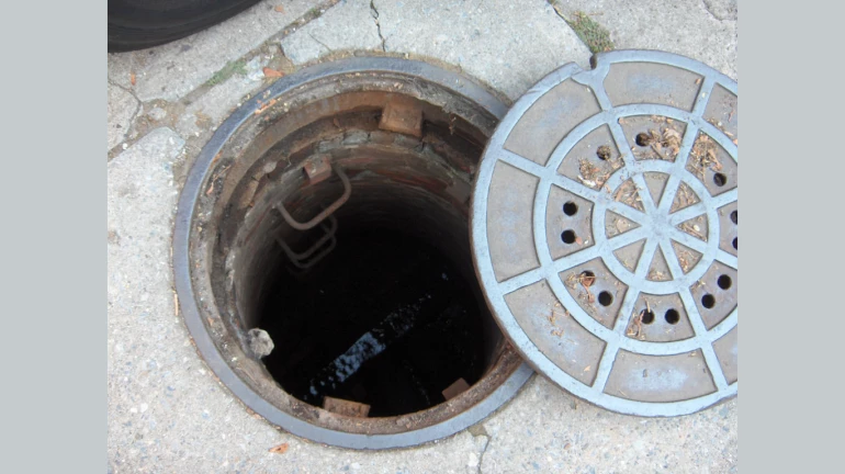 डोंबिवलीत मॅनहोलमध्ये पडून ३ कंत्राटी कामगारांचा मृत्यू डोंबिवलीत मॅनहोलमध्ये पडून ३ कंत्राटी कामगारांचा मृत्यू