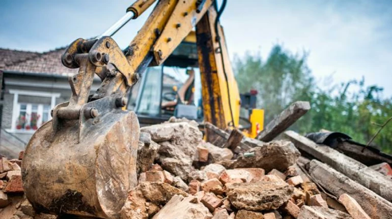 BMCने ब्रीच कँडी जवळील अनधिकृत बांधकाम हटवले BMCने ब्रीच कँडी जवळील अनधिकृत बांधकाम हटवले